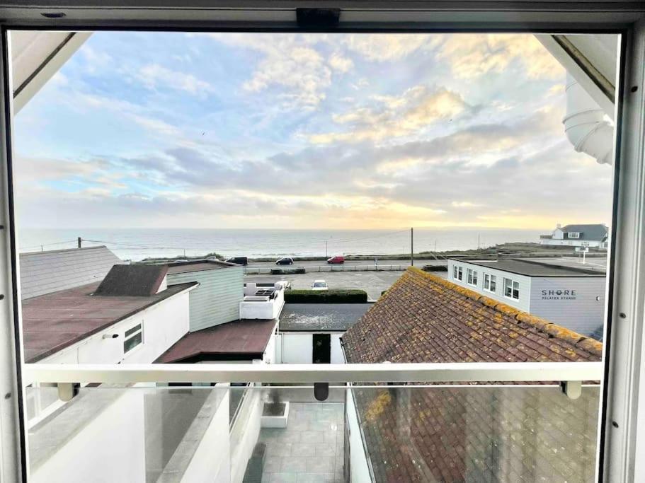 Coastline Retreats - Stunning Sea View Apartment, Netflix Μπόρνμουθ Εξωτερικό φωτογραφία