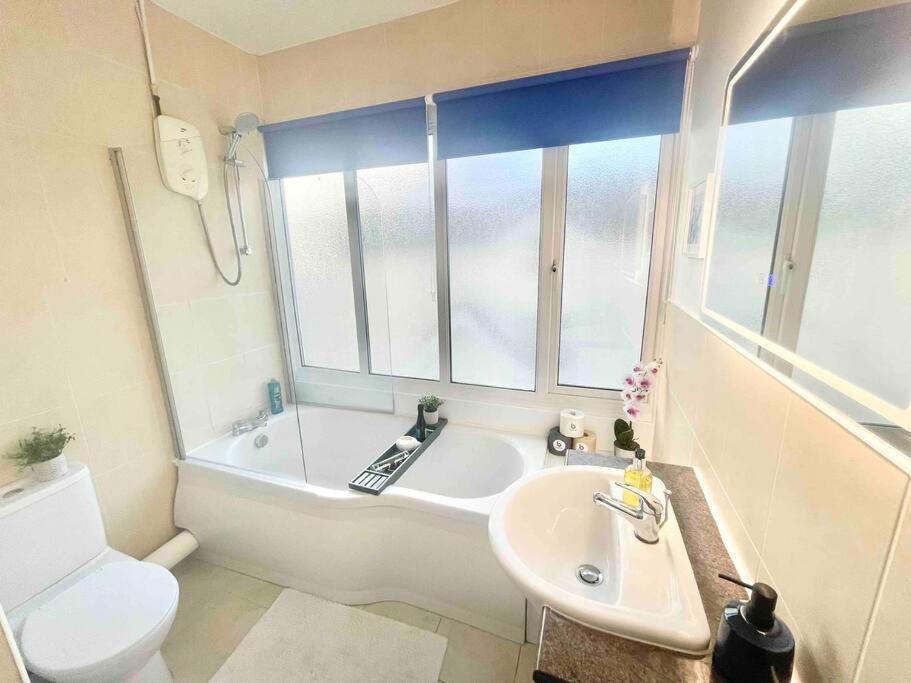 Coastline Retreats - Stunning Sea View Apartment, Netflix Μπόρνμουθ Εξωτερικό φωτογραφία